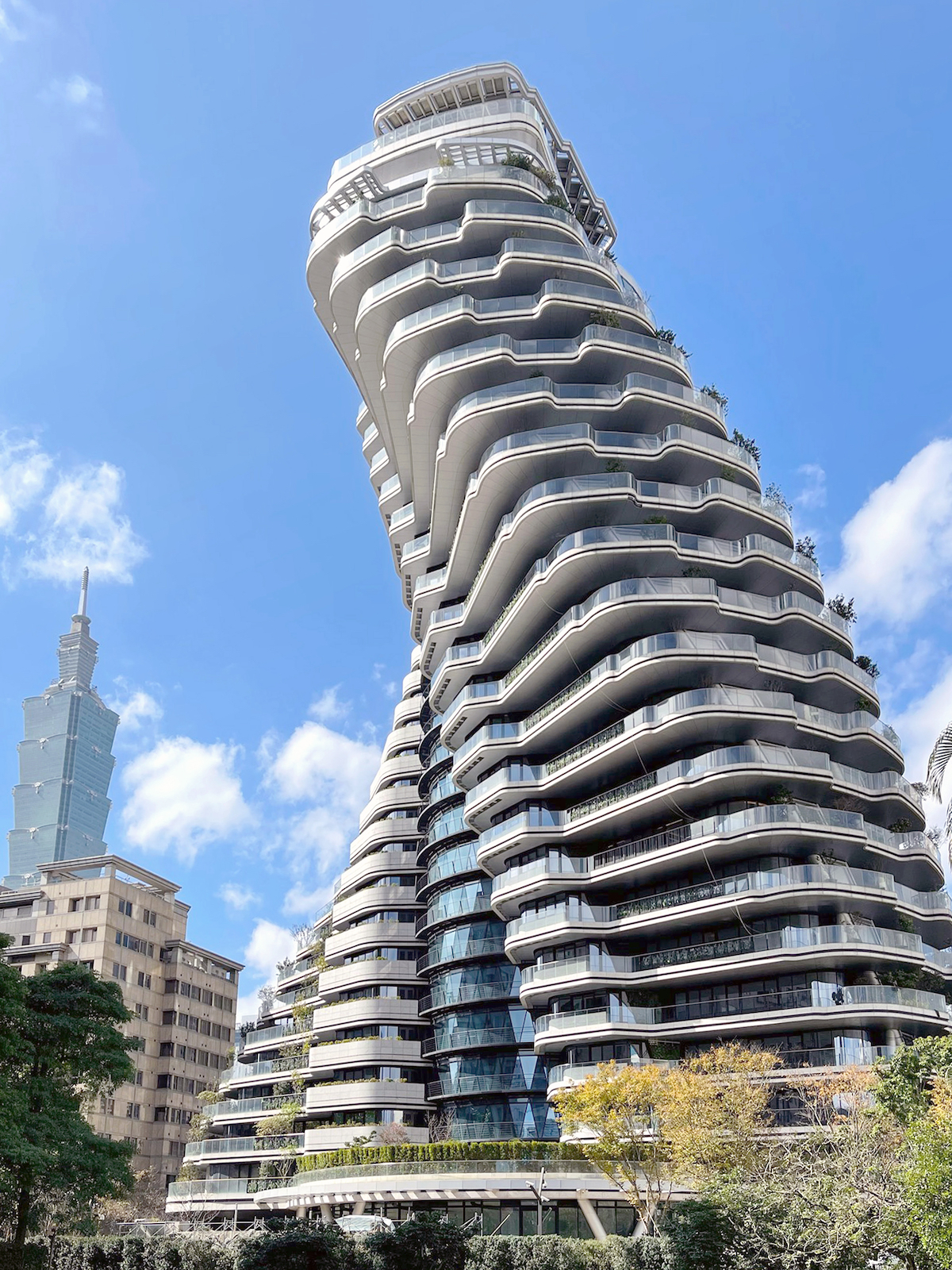 This Twisting Carbon-Absorbing Tower in Taipei Will Soon Be Completed