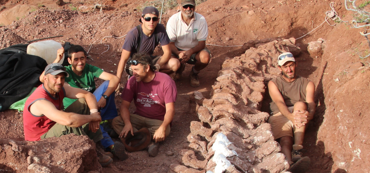 Paleontologists Dig Patagonia Dinosaur Fossil