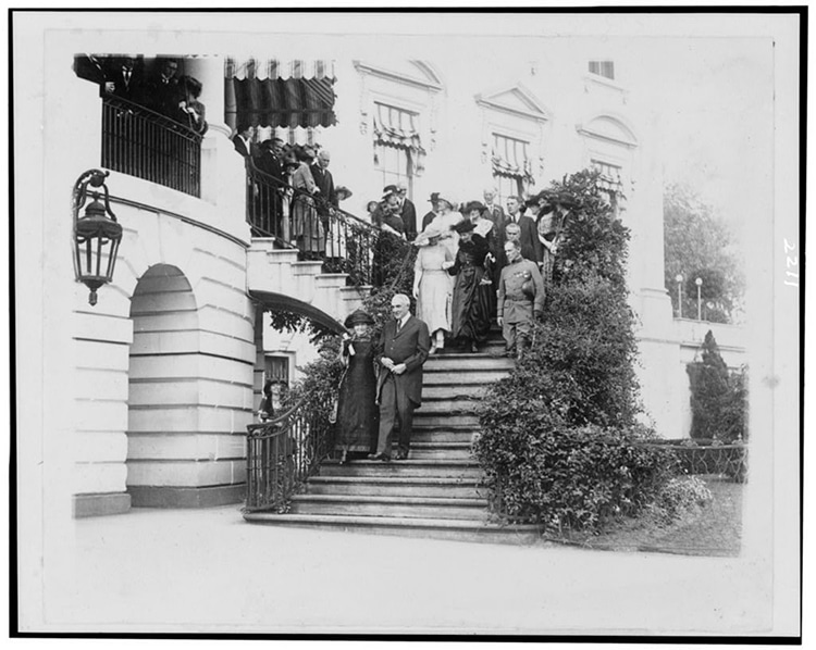 Curie with president Harding at the White House