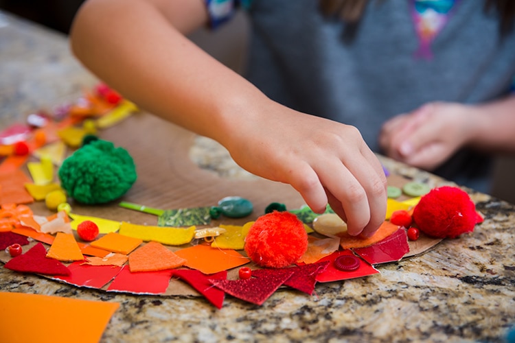 - ViralBandit Children's Rainbow Collage Craft