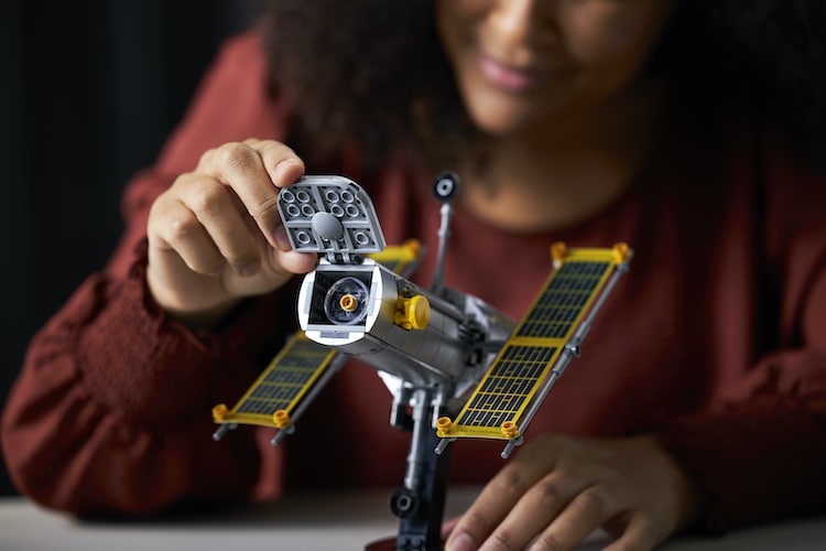 LEGO NASA Space Shuttle Discovery set