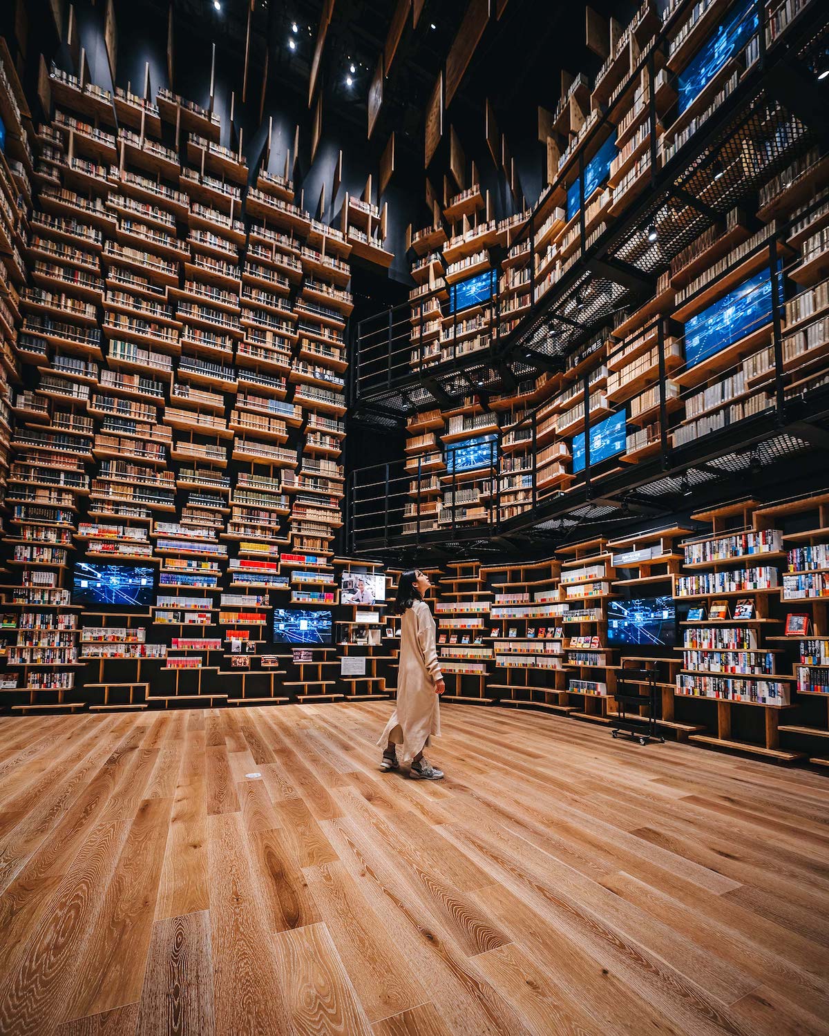 Photographer Captures the Incredible Bookshelf-Lined Interiors of Kengo Kuma’s New Kadokawa Culture Museum