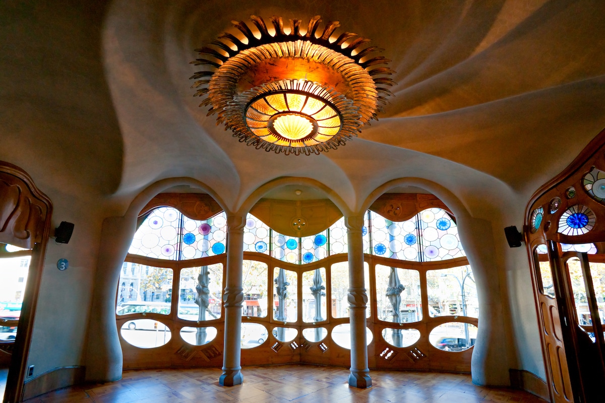 5 Incredible Buildings That Embody the Sinuous Elegance of Art Nouveau Architecture