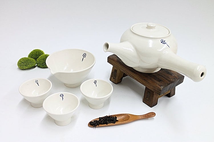 Tea Kettle and Cups Set