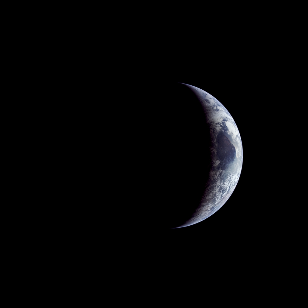 - ViralBandit View of Earth from the Apollo Mission to the Moon Digitally Restored