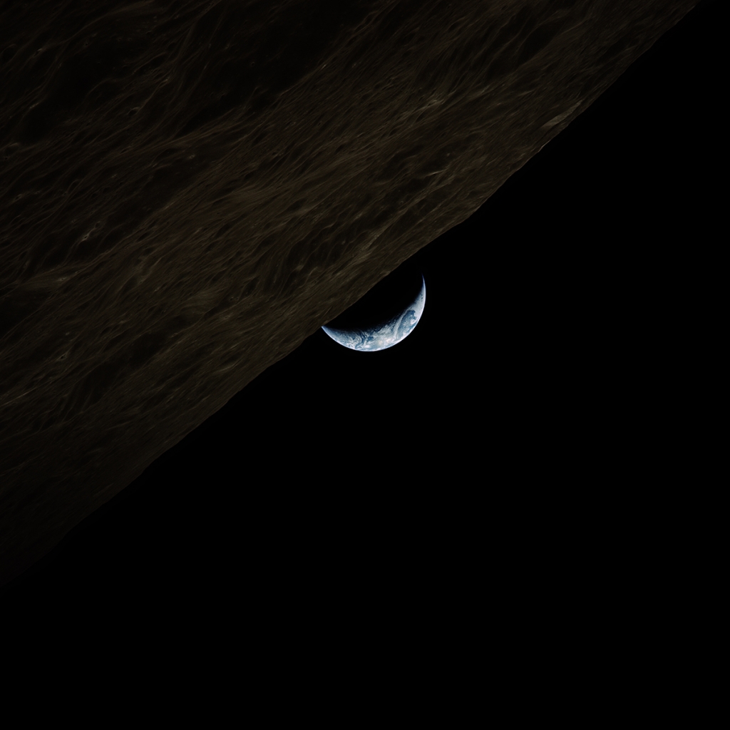 - ViralBandit Earth Crescent Image