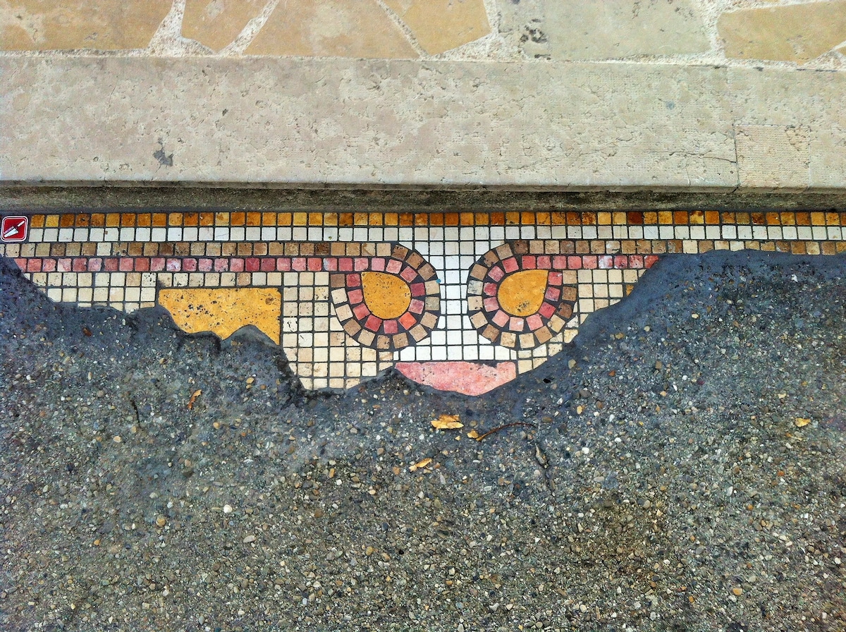 Ememem Flacking Street Mosaic Art