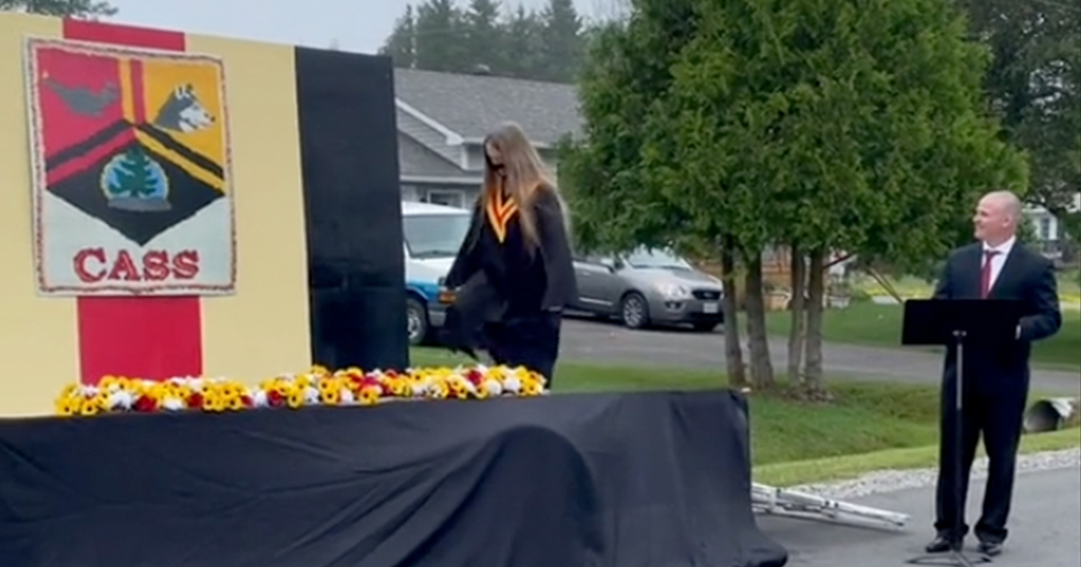 teacher-builds-stage-for-graduation-students-thumbnail.jpg - ViralBandit