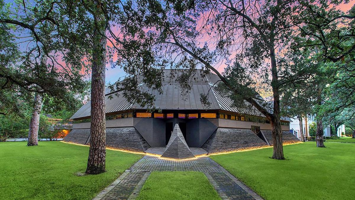Exterior View of the Darth Vader House in Houston, Texas