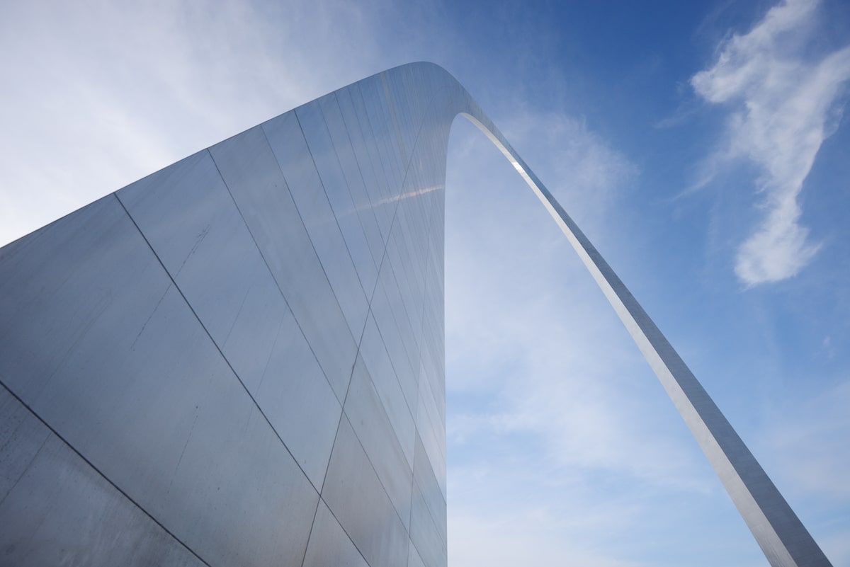 Gateway Arch of St. Louis Arch by Eero Saarinen