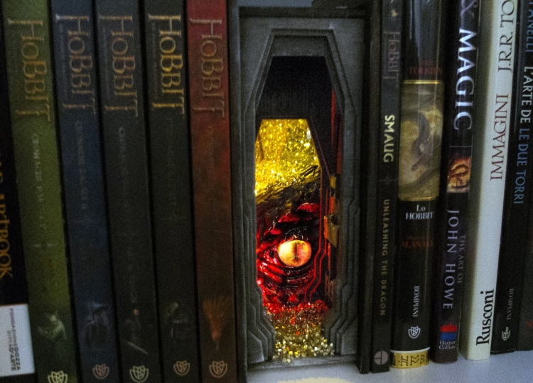 Bookshelf Diorama by Befana Anziana