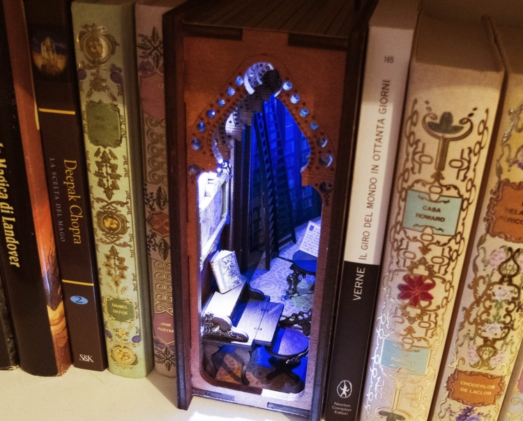 Bookshelf Decor by Le 3 Befane