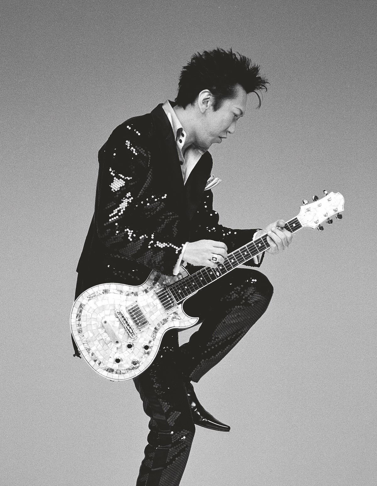 Tomoyasu Hotei by Sukita
