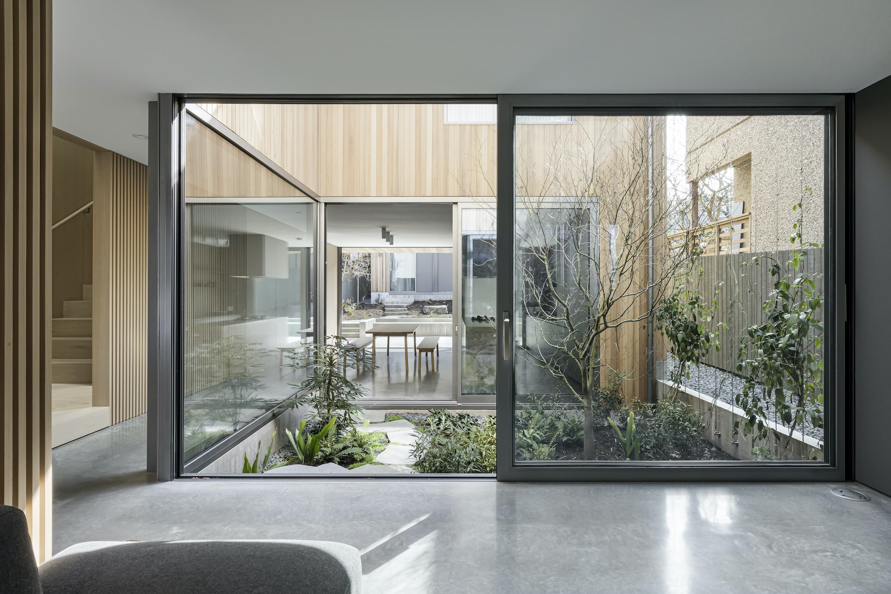 Biophilic Design And Essentialism Come Together In Leckie Studio’s Courtyard House