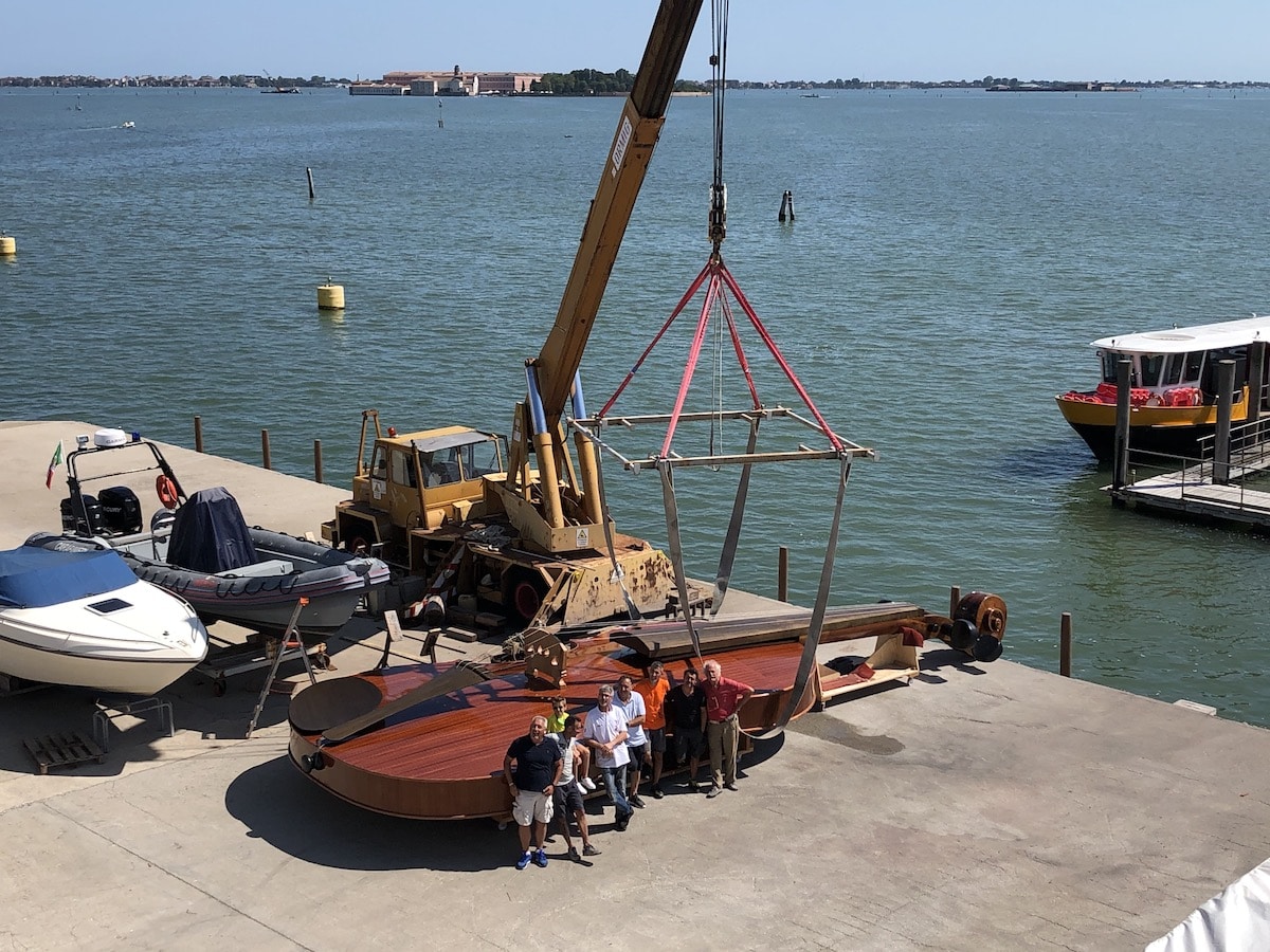 Violin di Noè in Venice being Installed
