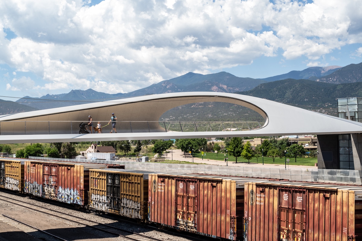 - ViralBandit Daylight View of Park Union Bridge by Diller Scofidio + Renfro