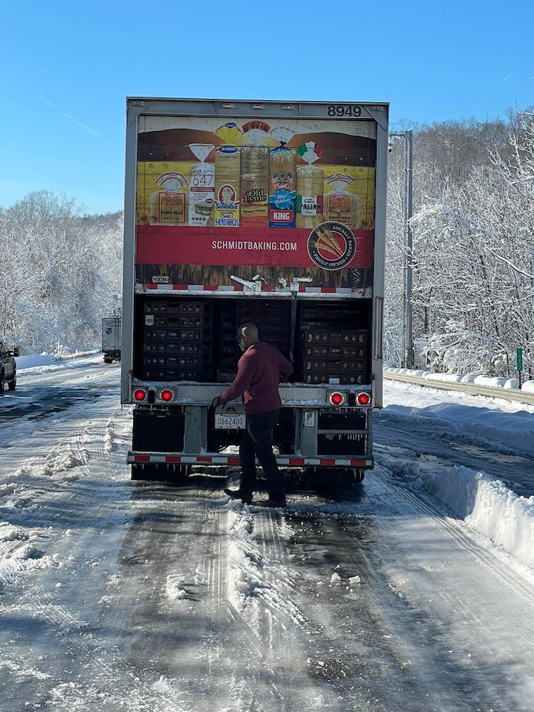 Local Bakery Truck Hands Out Bread To Stranded Drivers on I-95 in Virginia