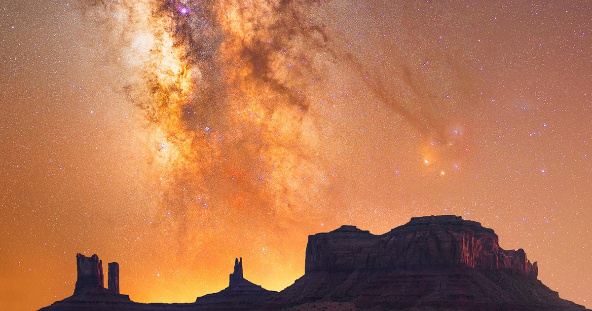Michael-Abramyan-astrophotography-monument-valley-thumbnail.jpg - ViralBandit