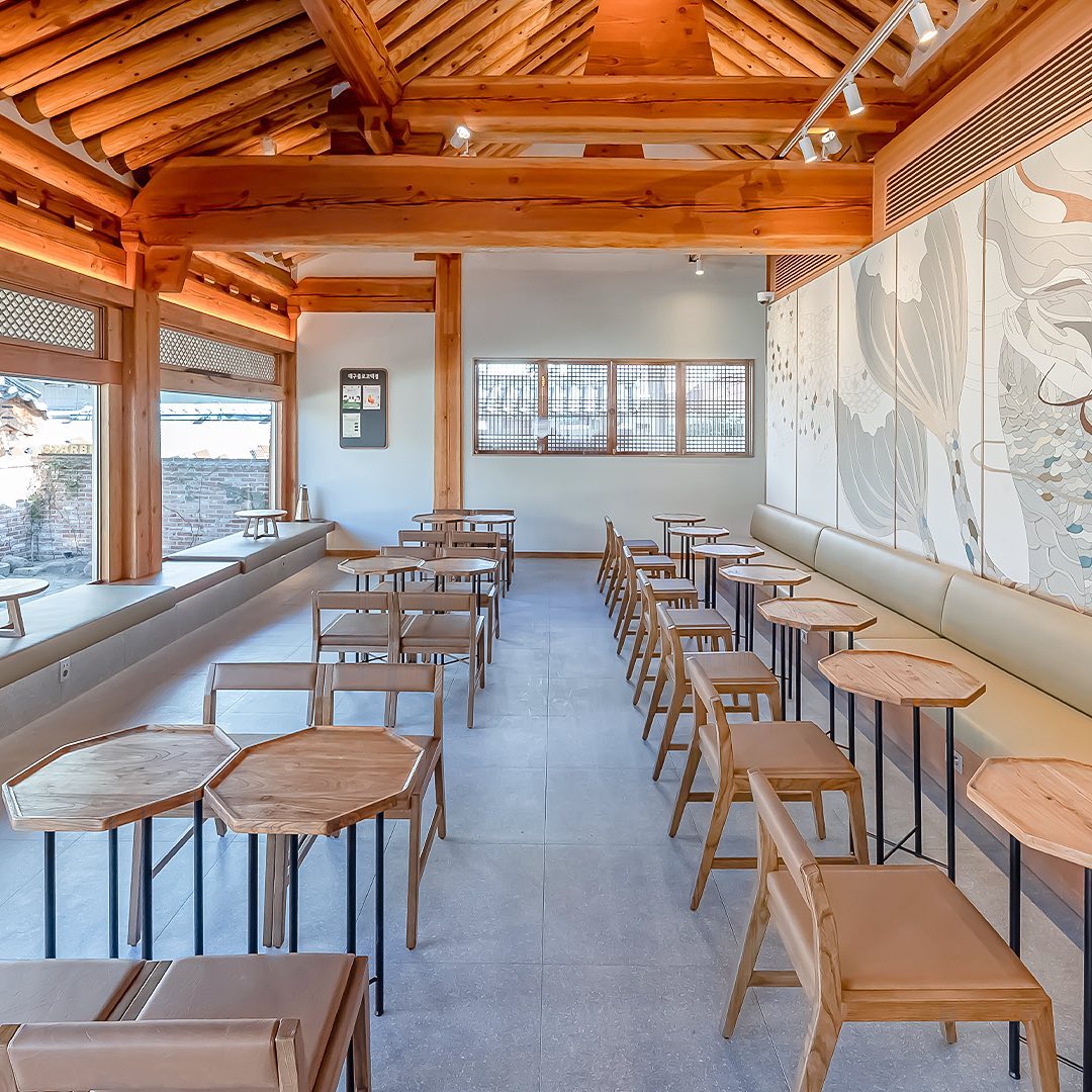 Interior of Hanok Transformed Into a Starbucks