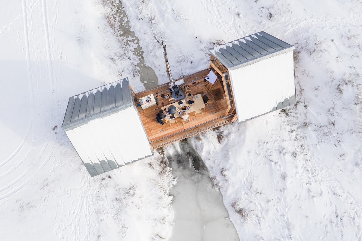 Sliding and Expanding Cabin in the Snow
