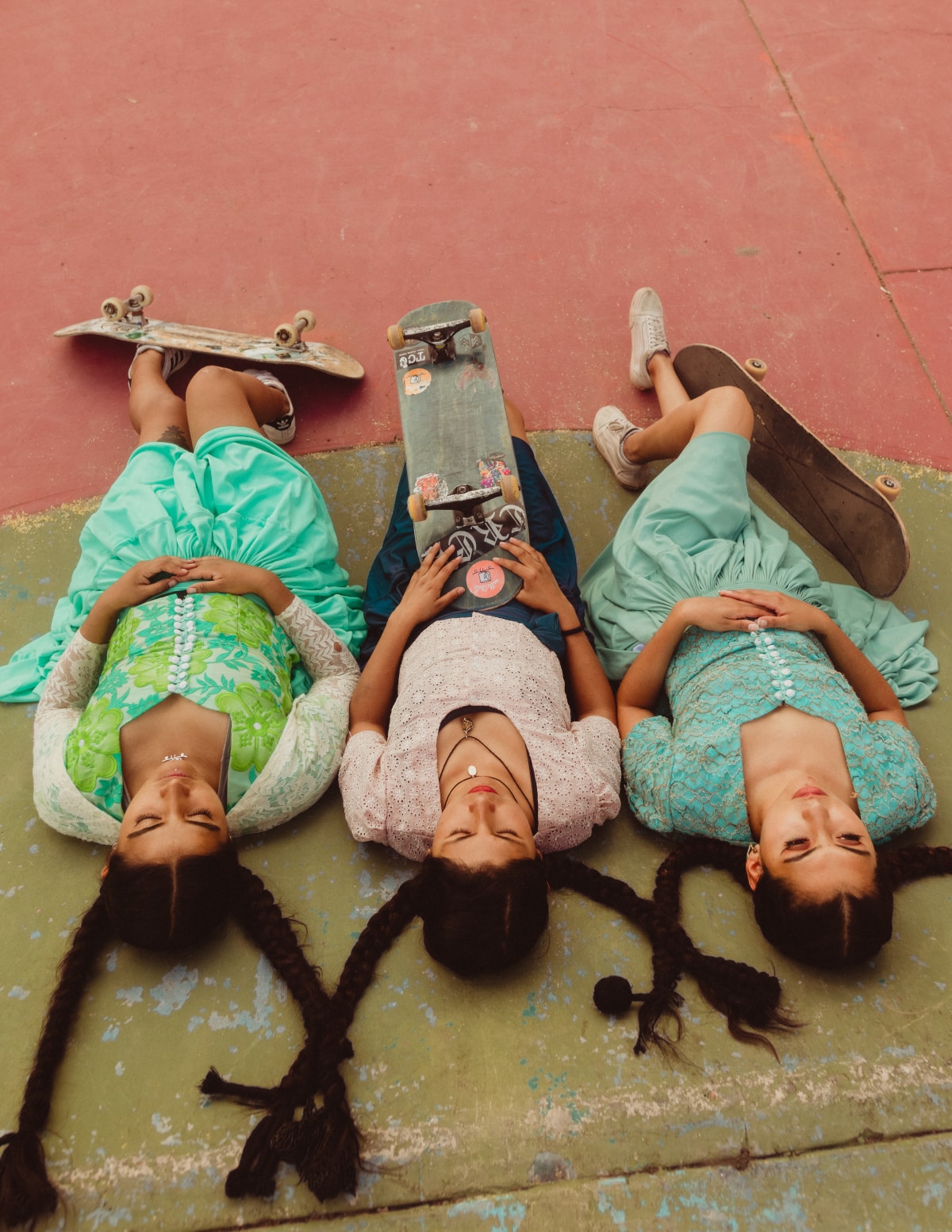 Cholitas Skaters from Bolivia Fly on Their Skateboards in This Series of Empowering Portraits