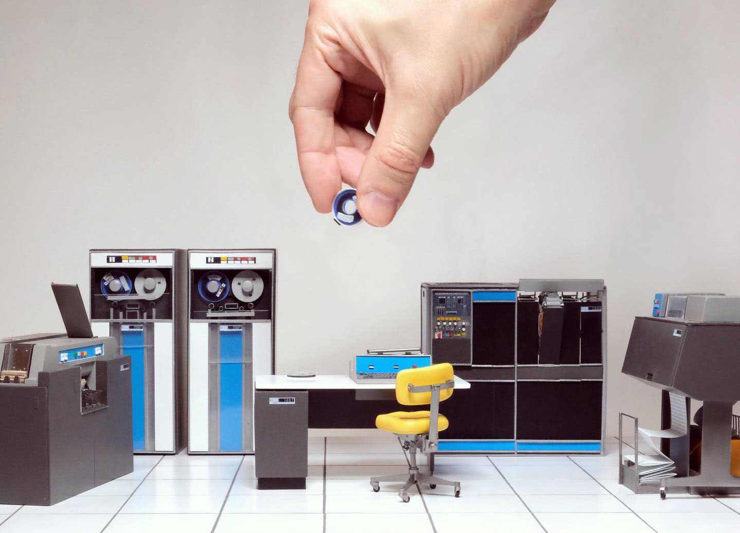 Join Miniatua Limited Edition as They Bring Vintage Computers and Mainframes to Life » Design You Trust