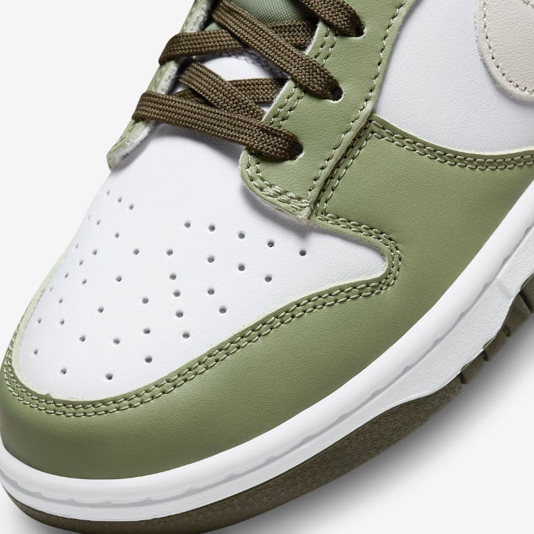 Details of the Nike Dunk Low Oil Green