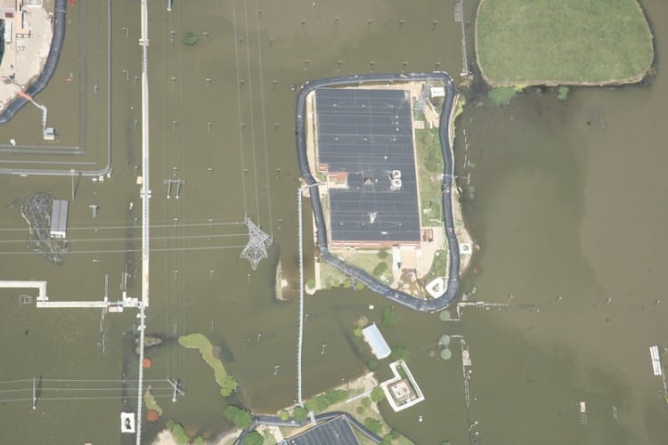 AquaDams installed around Ft. Calhoun Nuclear Power Generating Station to prevent flooding from Missouri River.