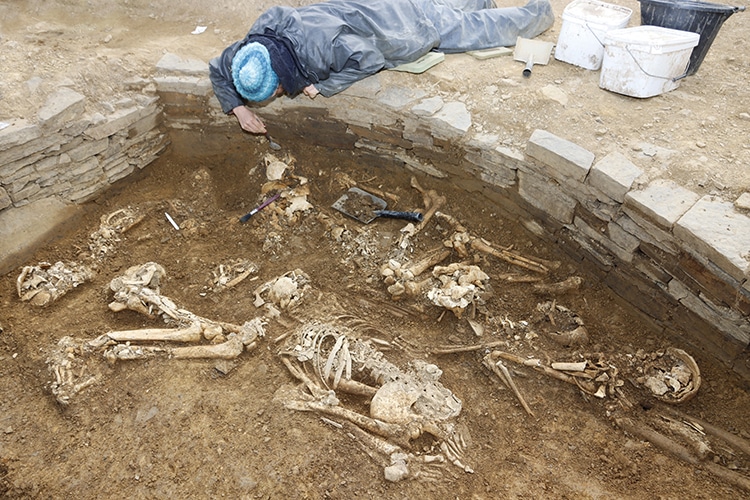 Impressive Scottish Neolithic Stone Tomb With Hugging Skeletons