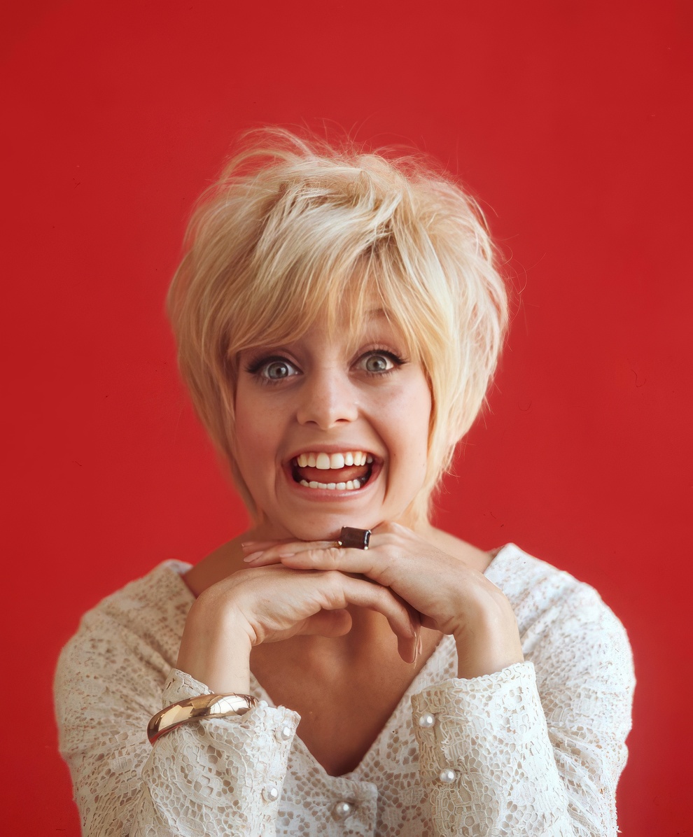 Goldie Hawn Short Hair 2 