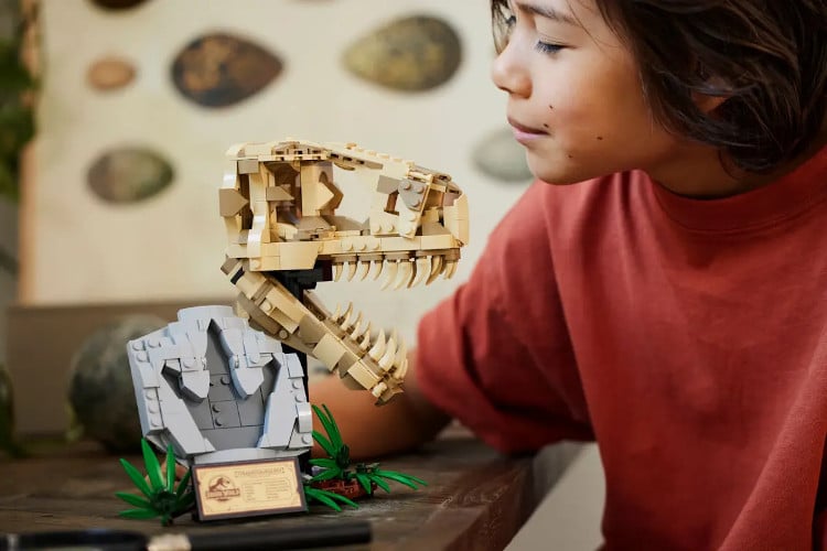 jurassic world t-rex skull lego set