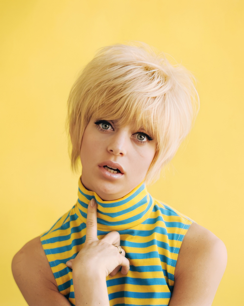Goldie Hawn Short Hair 1 