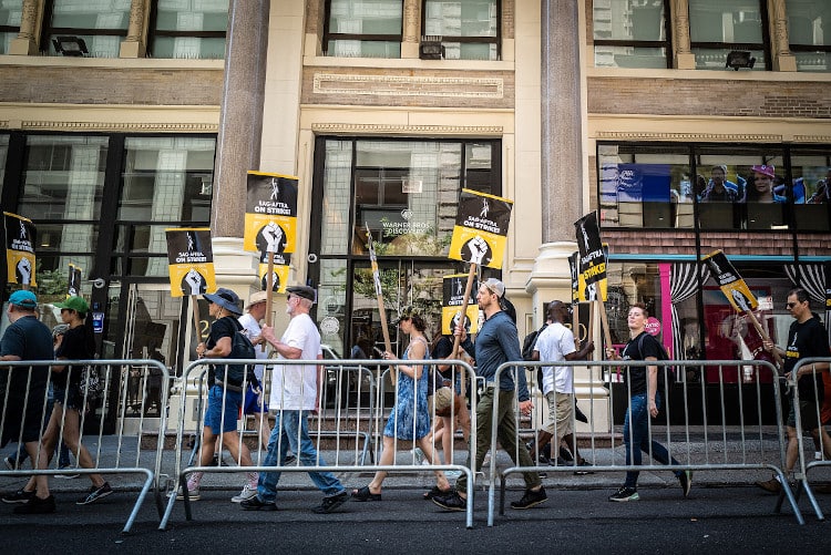 sag aftra picket line