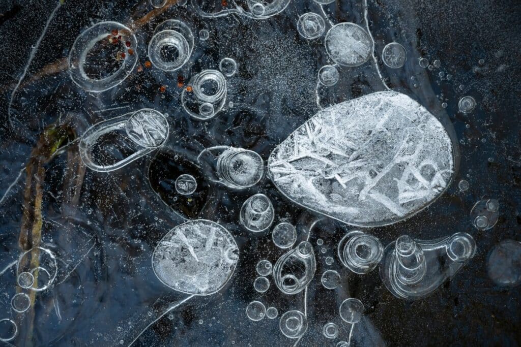 Bubbles trapped under ice