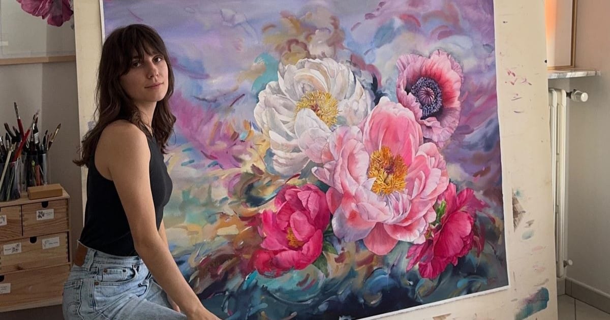 Watercolor Artist Creates Beautiful Large-Scale Flower Paintings